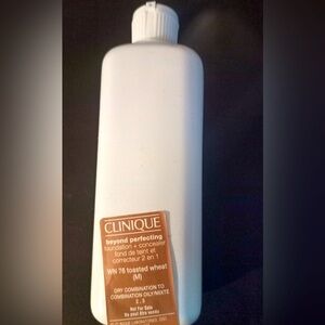 Clinique Even Better Foundation 6.7 OZ PRO Sz. - WN 76 toasted wheat